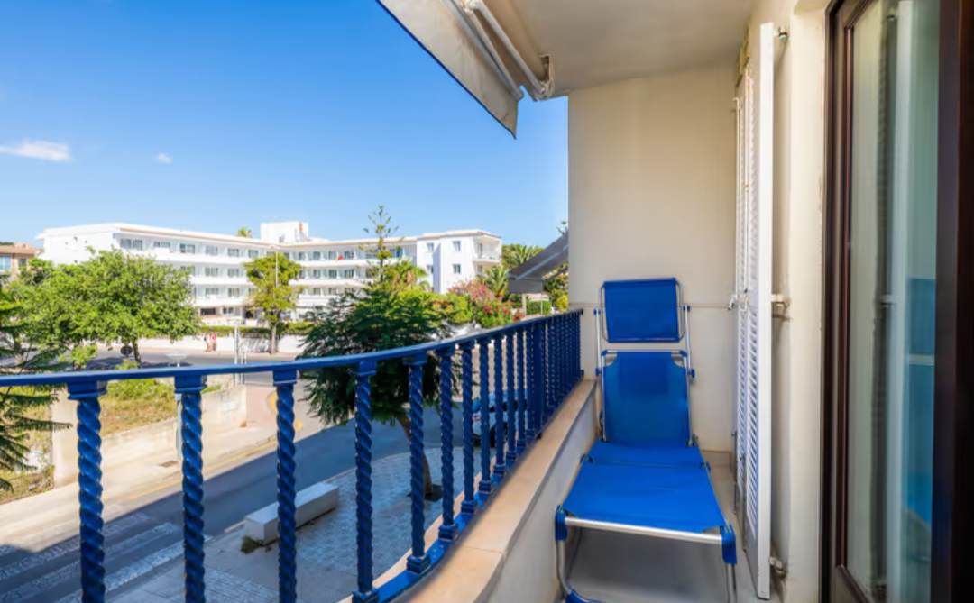 Appartement magnifique, proche plage, avec balcon et Wi-Fi
