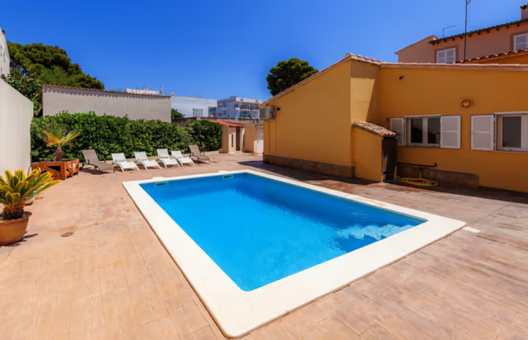 Villa de ville moderne  avec piscine