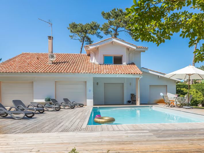 Villa avec piscine privée près de la plage