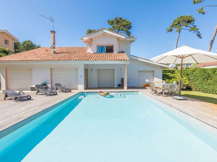 Villa avec piscine privée près de la plage