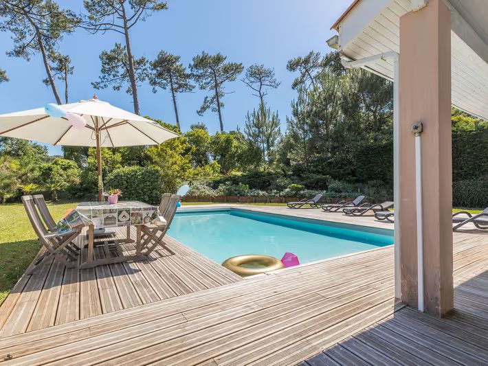 Villa avec piscine privée près de la plage