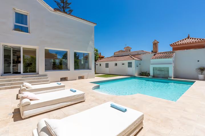 Villa de luxe avec piscine, Wi-Fi, terrasse et jardin